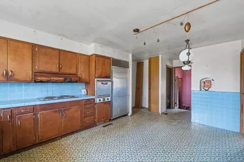 Kitchen - 404 Oak Dr, Roberts, IL 60962 photo 3 of 3