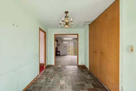 Entry Way - 404 Oak Dr, Roberts, IL 60962 photo 1 of 2