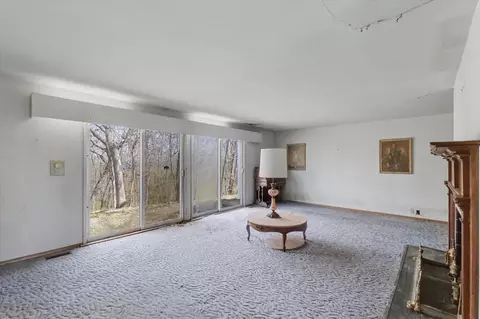 Living - 404 Oak Dr, Roberts, IL 60962 photo 1 of 7