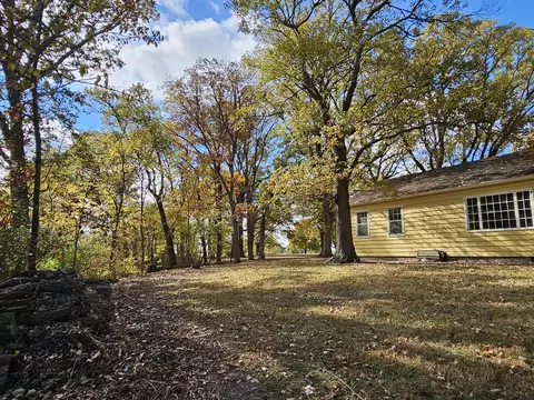 Exterior - 404 Oak Dr, Roberts, IL 60962 photo 3 of 9