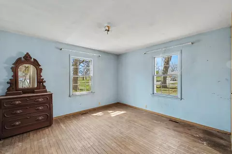 Bedroom - 404 Oak Dr, Roberts, IL 60962 photo 1 of 6