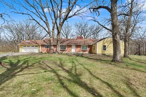404 Oak Dr, Roberts, IL 60962