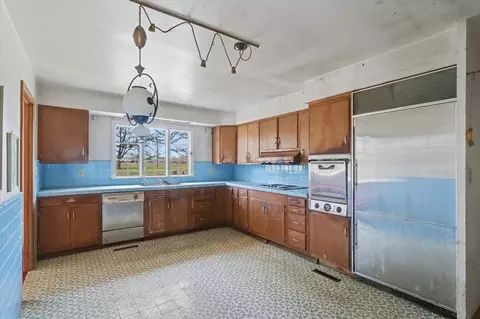 Kitchen - 404 Oak Dr, Roberts, IL 60962 photo 1 of 3