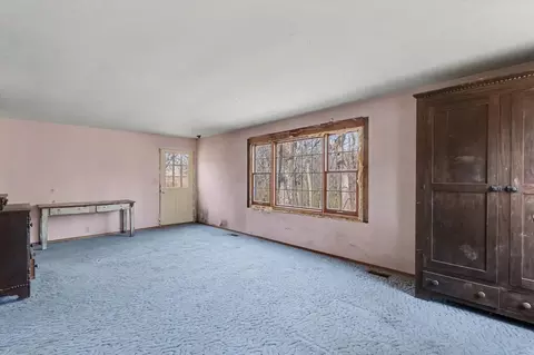 Living - 404 Oak Dr, Roberts, IL 60962 photo 7 of 7