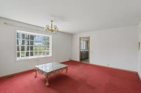 Living - 404 Oak Dr, Roberts, IL 60962 photo 5 of 7