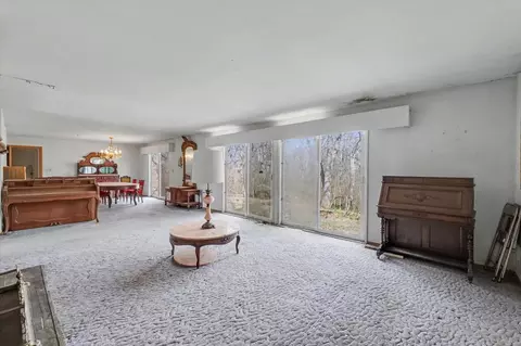 Living - 404 Oak Dr, Roberts, IL 60962 photo 4 of 7