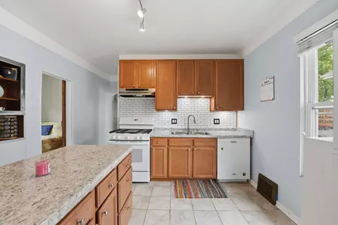 Kitchen - 4140 Anna Ave, Lyons, IL 60534 photo 2 of 5
