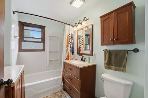 Bath - 4140 Anna Ave, Lyons, IL 60534 photo 2 of 2