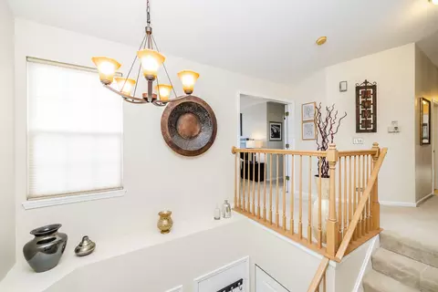 Entry Way - 274 Wildspring Ct, Itasca, IL 60143 photo 4 of 7