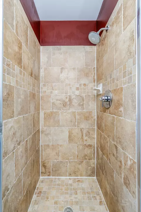Bath - 274 Wildspring Ct, Itasca, IL 60143 photo 3 of 5