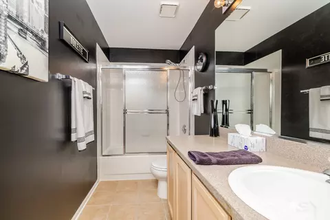Bath - 274 Wildspring Ct, Itasca, IL 60143 photo 4 of 5