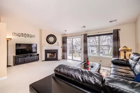 Living - 274 Wildspring Ct, Itasca, IL 60143 photo 2 of 3