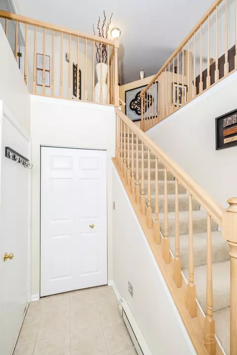 Entry Way - 274 Wildspring Ct, Itasca, IL 60143 photo 1 of 7