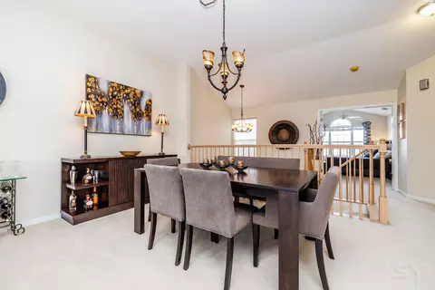 Dining - 274 Wildspring Ct, Itasca, IL 60143 photo 2 of 4