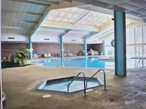 Undisclosed, Glenview, IL 60025 photo 6
