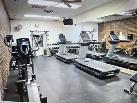 Undisclosed, Glenview, IL 60025 photo 7