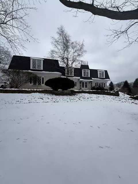 71 Watergate Dr, South Barrington, IL 60010