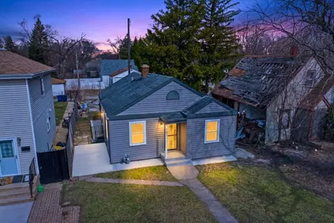 107 E 149th St, Harvey, IL 60426