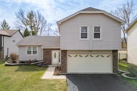 1300 Big Horn Trl, Carol Stream, IL 60188