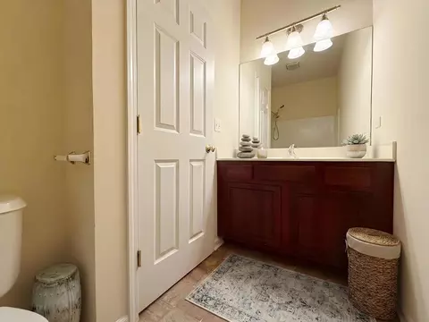 Bath - 132 Dawson Dr, Elgin, IL 60120 photo 3 of 3