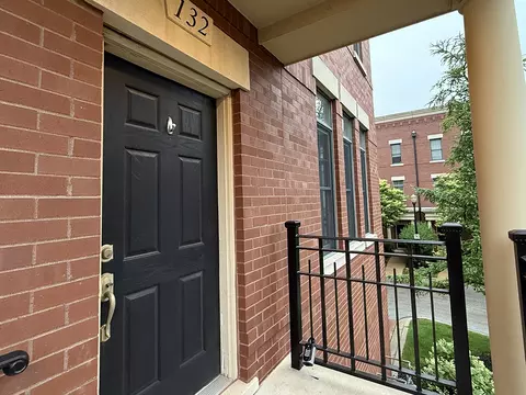 Exterior - 132 Dawson Dr, Elgin, IL 60120 photo 2 of 3