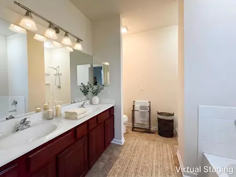 Bath - 132 Dawson Dr, Elgin, IL 60120 photo 2 of 3