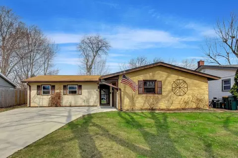 1008 Woodland Dr, Wheeling, IL 60090