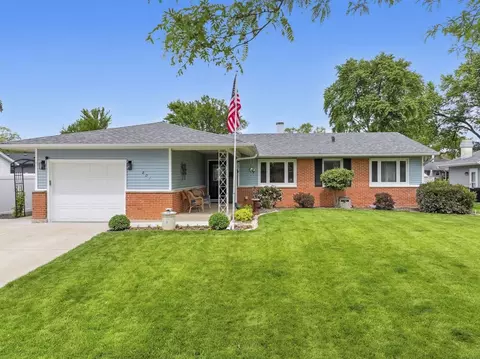 801 Delphia Ave, Elk Grove Village, IL 60007
