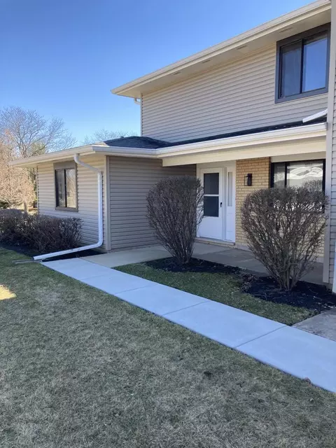 166 Chatham Ct #B, Bloomingdale, IL 60108