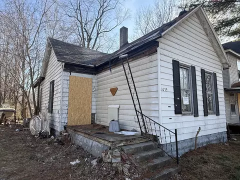 1039 E William St, Decatur, IL 62521