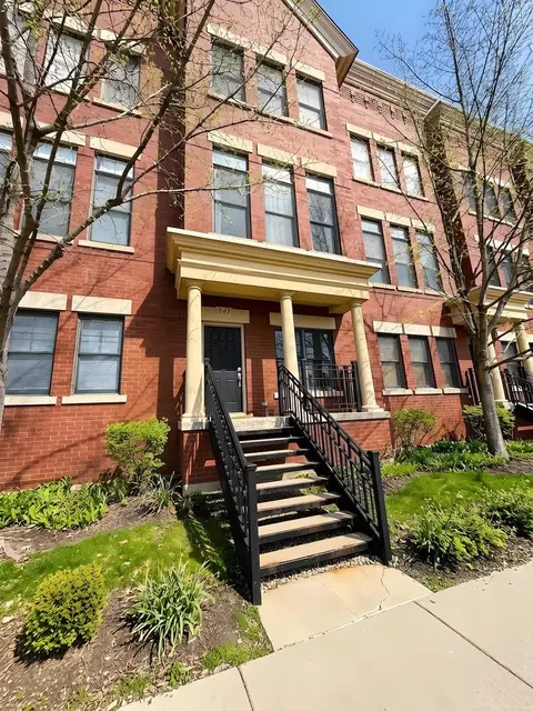 141 S Grove Ave, Elgin, IL 60120