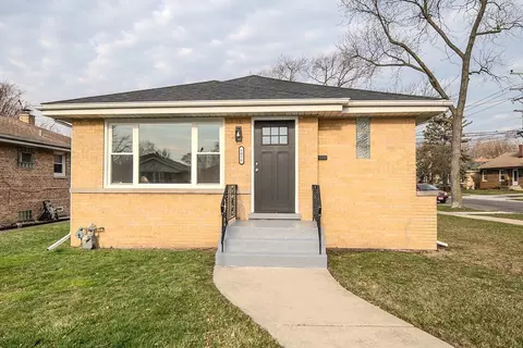 8058 E Prairie Rd, Skokie, IL 60076