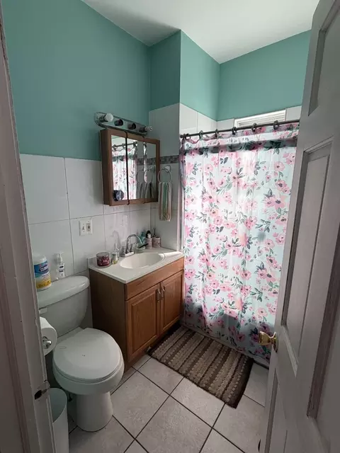 Bath - Undisclosed, Chicago, IL 60617 photo 1 of 4