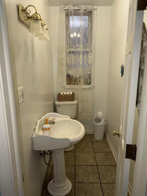 Bath - Undisclosed, Chicago, IL 60617 photo 2 of 4