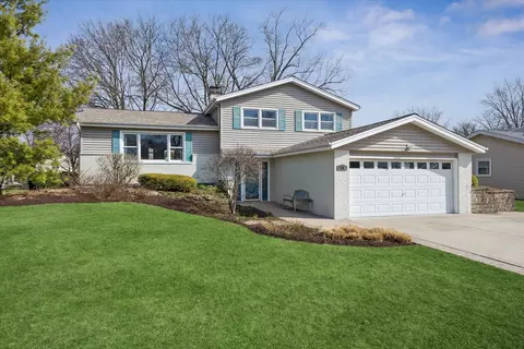 710 Maple Ln, Darien, IL 60561