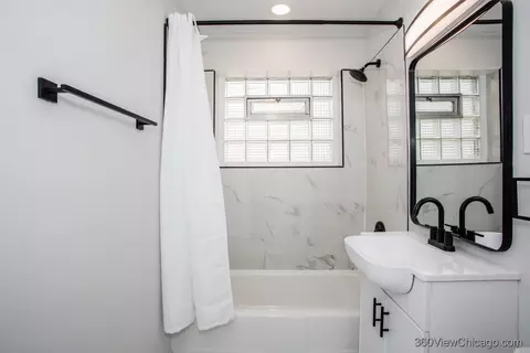 Bath - 8651 44th St, Lyons, IL 60534 photo 2 of 4