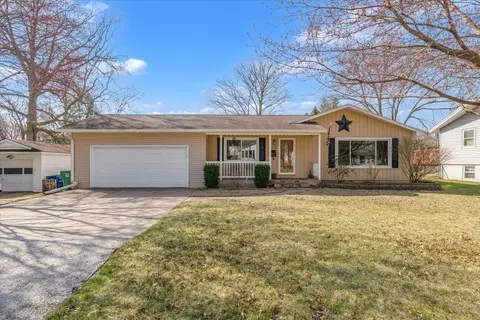 5332 31st Avenue Ct, Moline, IL 61265