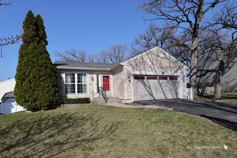 2428 Bridle Cir, Round Lake Beach, IL 60073