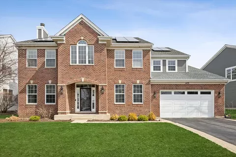 427 Newcastle Dr, Cary, IL 60013