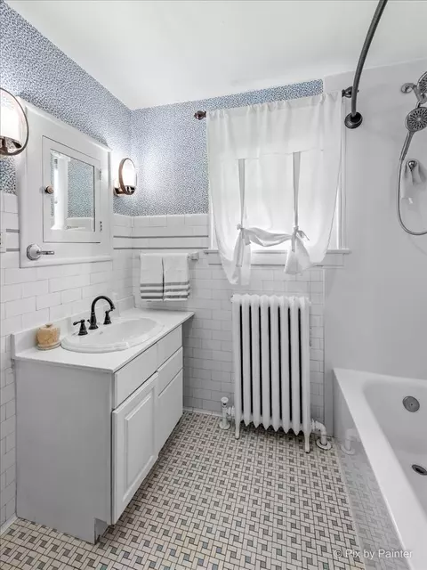 Bath - 585 Park St, Elgin, IL 60120 photo 2 of 2