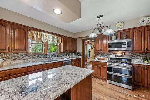 Kitchen - 585 Park St, Elgin, IL 60120 photo 5 of 5