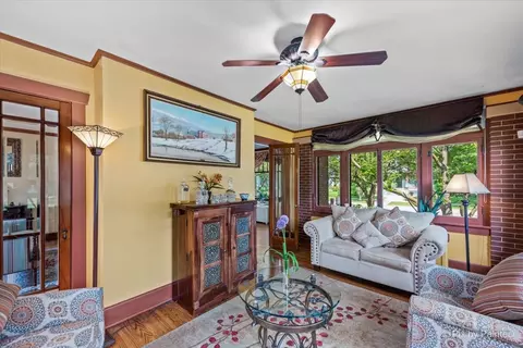 Living - 585 Park St, Elgin, IL 60120 photo 3 of 5