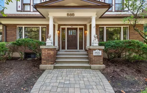 Exterior - 585 Park St, Elgin, IL 60120 photo 3 of 9