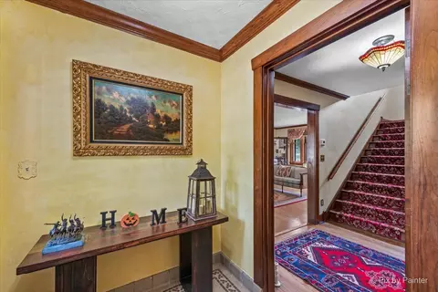 Entry Way - 585 Park St, Elgin, IL 60120 photo 2 of 4