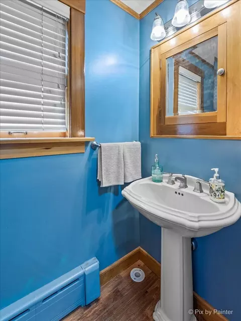 Bath - 585 Park St, Elgin, IL 60120 photo 1 of 2