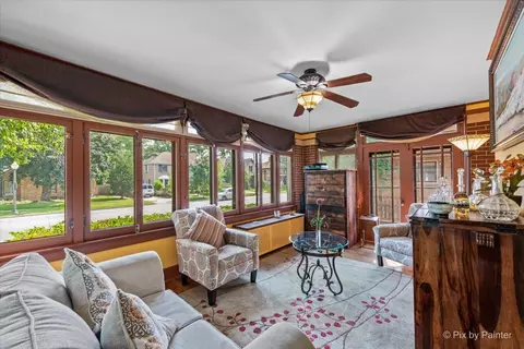 Exterior - 585 Park St, Elgin, IL 60120 photo 7 of 9
