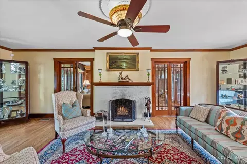 Living - 585 Park St, Elgin, IL 60120 photo 1 of 5