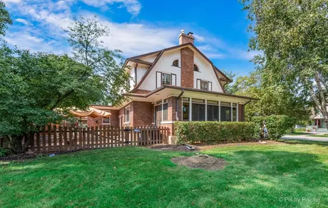 Exterior - 585 Park St, Elgin, IL 60120 photo 4 of 9