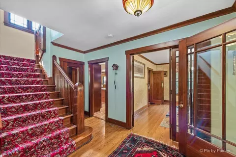Entry Way - 585 Park St, Elgin, IL 60120 photo 3 of 4