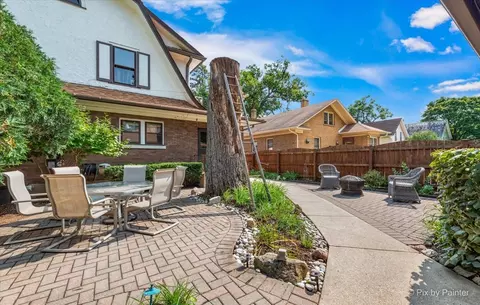 Exterior - 585 Park St, Elgin, IL 60120 photo 5 of 9